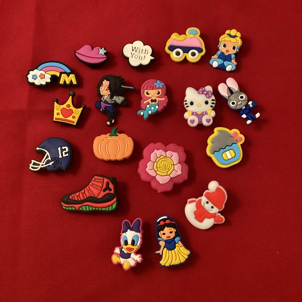Various shoe charms